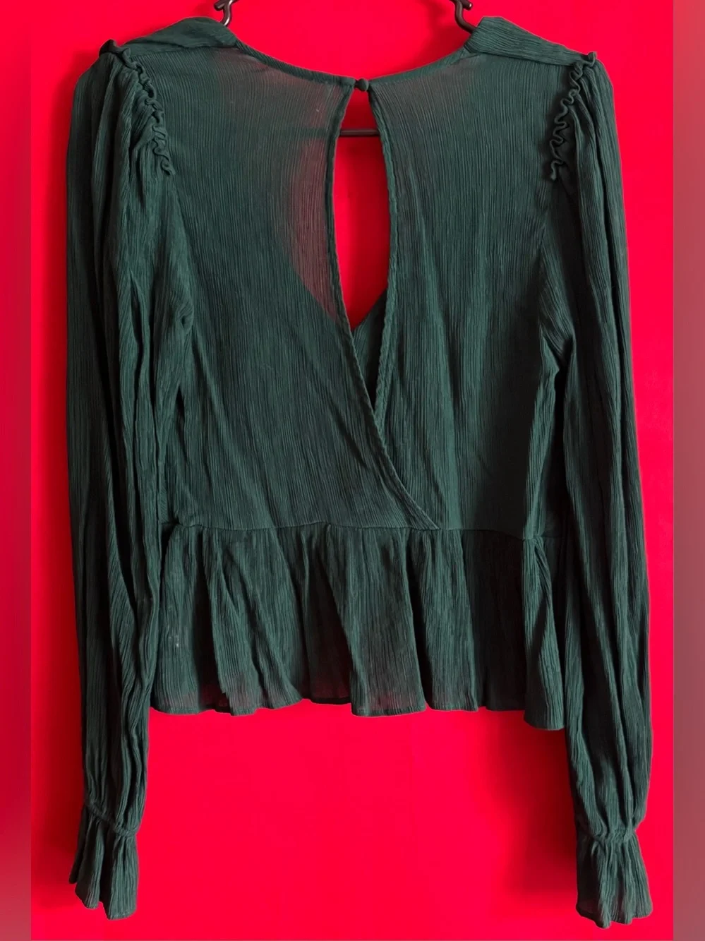 #511-Free People Emerald Green Ruffled Crop Long Sleeve Top Size XS in EUC